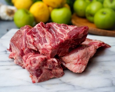 Свинина на кости охлаждённая 1 кг - купить в Таллах-Сызе